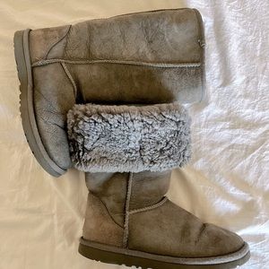 UGG Women’s Classic Tall Grey Sheepskin Boots Size 6